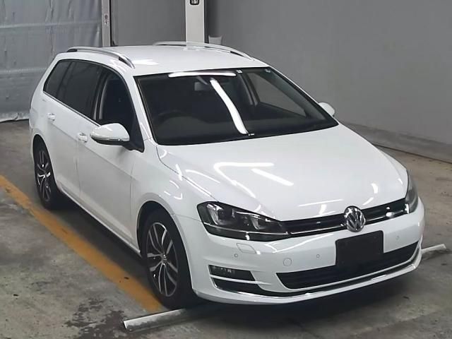 450 Volkswagen Golf variant AUCHP 2014 г. (ZIP Tokyo)